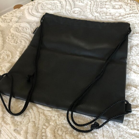 PAUL MITCHELL BLACK FAUX LEATHER SACK BACK - Picture 2 of 5